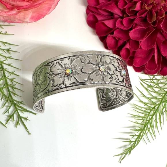 2 Left!⚜️Embossed Cuff Bracelet With Cherry Blossoms - Picture 2 of 8